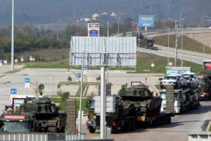 Sınıra TIR'larla tank sevkiyatı