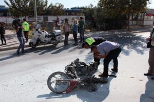 &Ccedil;alıştıramadıkları motosikleti ateşe verdiler