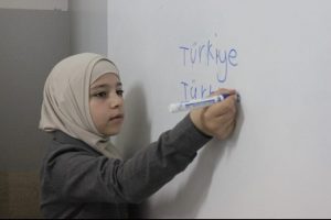 Suriyeli miniklerin T&uuml;rk&ccedil;e azmi