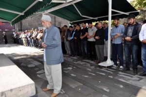 Kayseri'de şehit polisler ve g&ouml;sterilerde yaşamını yitirenler i&ccedil;in gıyabi cenaze namazı