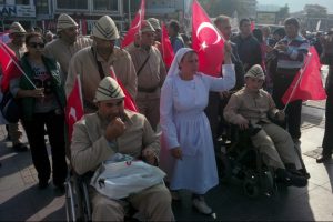 Engelliler kardeşlik i&ccedil;in y&uuml;r&uuml;yor