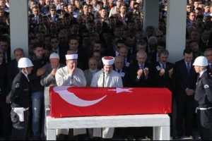 Şehit emniyet m&uuml;d&uuml;r yardımcısına veda