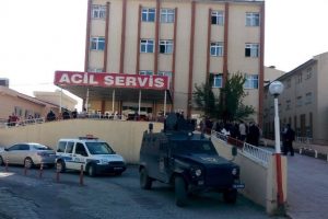 Lise &ouml;n&uuml;nde silahlı kavga: 6 yaralı