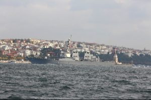 ABD savaş gemisi Boğaz'dan ge&ccedil;ti