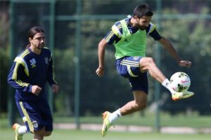 Fenerbah&ccedil;e hazırlıklarını s&uuml;rd&uuml;r&uuml;yor