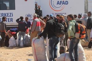 T&uuml;rkiye'den Kobani'ye 634 ara&ccedil;lık insani yardım