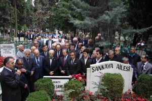 Ş&uuml;kr&uuml; Şankaya mezarı başında anıldı