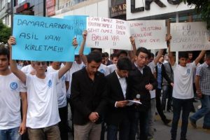 Karab&uuml;k'te bonzai protestosu