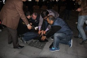 &Ccedil;anakkale'de olaylı protesto