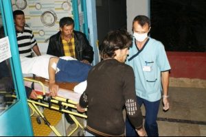 Muhtar d&uuml;ğ&uuml;n&uuml; kana buladı: 1 &ouml;l&uuml;, 1 yaralı