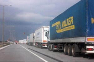 Kapıkule'de altı kilometre TIR kuyruğu oluştu
