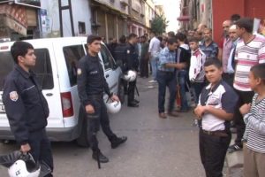 İki grup &ccedil;atıştı: 3 &ouml;l&uuml;