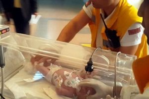 Otistik &ccedil;ocuk, 20 g&uuml;nl&uuml;k kardeşini boğacaktı