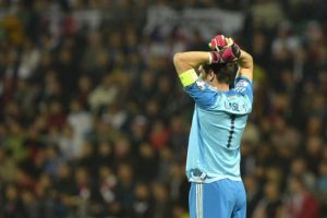 Casillas, kesiği yedi!