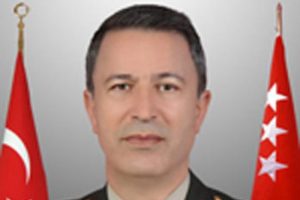 Kara Kuvvetleri Komutanı : Ateş &ccedil;emberinin ortasındayız