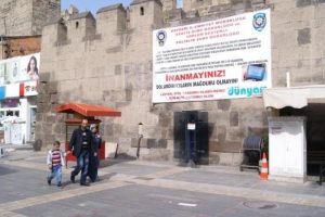Dolandırıcılara karşı uyarı afişi