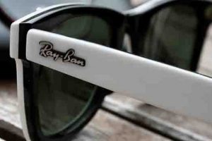 Ray-Ban'in &uuml;reticisi Luxottica'nın CEO'su istifa etti