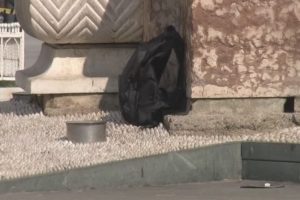 Taksim'de ş&uuml;pheli &ccedil;anta paniği