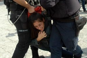 IŞİD protestosuna yaka-pa&ccedil;a g&ouml;zaltı