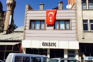 Afyonkarahisar'lı esnaftan T&uuml;rk bayraklı tepki