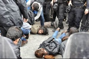 IŞİD protestosuna yaka pa&ccedil;a g&ouml;zaltı