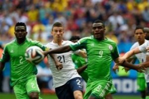 Emenike'nin hocası &ccedil;ıldırdı