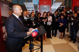 &Ccedil;avuşoğlu'ndan Suriyeli sığınmacı uyarısı