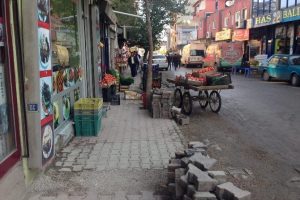 8 g&uuml;n sonra kepenkleri a&ccedil;tılar