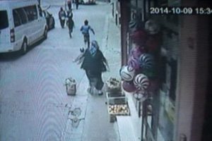 Hırsızlık şebekesi &ccedil;ocukları kullanarak market soydu