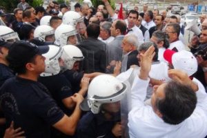 Hatay'da hekimlerin gezi davasında gerginlik