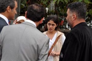 Rekt&ouml;rden ağlayarak yurt istedi