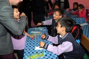 &Ouml;ğrencilere uygulamlı diş sağlığı eğitimi