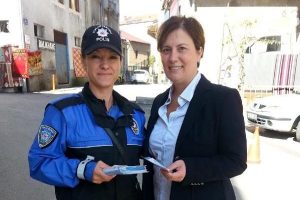 Cep telefonu dolandırıcılığına karşı broş&uuml;rl&uuml; uyarı