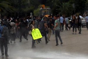 Kobani protestocularının &uuml;niversiteyi işgal eylemi