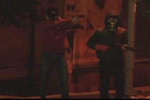G&ouml;stericiler polise b&ouml;yle ateş a&ccedil;mış