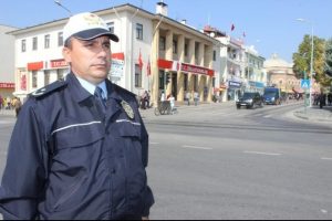 Kırmızı ışıkta ge&ccedil;en s&uuml;r&uuml;c&uuml;lere teşekk&uuml;r mektubu