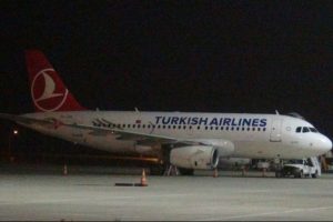 Ebola ş&uuml;phesiyle acil iniş yaptı