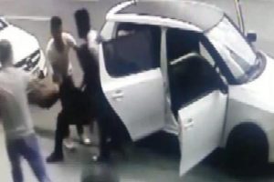 Bagajından 2 yaralı &ccedil;ıktı!