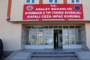 Diyarbakır Cezaevi'ndeki 35 mahkum hastaneye kaldırıldı