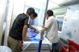 7 yaşındaki &ccedil;ocuğa 7 bı&ccedil;ak darbesi