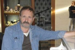 Sanal tanrısına inanıyor...
