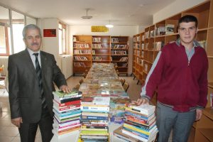 Halk k&uuml;t&uuml;phanesi zenginleşiyor