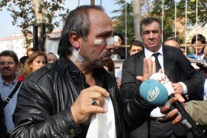 Darp edilen m&uuml;d&uuml;r yardımcısının g&ouml;zyaşları