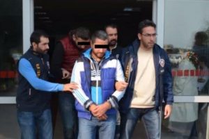Kartları kopyalayıp 50 bin TL &ccedil;ektiler