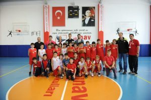 TOFAŞ'lı oyuncular &ouml;ğrencilerle buluştu