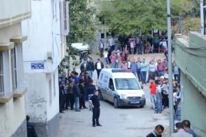 T&uuml;fekten &ccedil;ıkan sa&ccedil;malara hedef oldu
