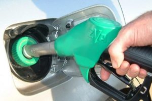 D&uuml;şen petrol fiyatları benzini ucuzlattı