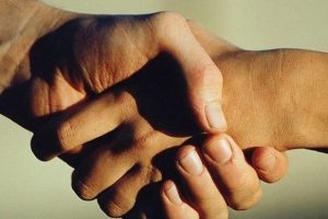Şiddetin dışlanması zorunlu koşul