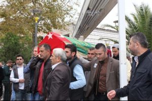 Cenazede "ağabey sesimi duy" diye feryat etti