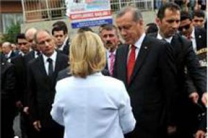 Doğan G&uuml;reş'in cenazesinde dikkat &ccedil;eken detay